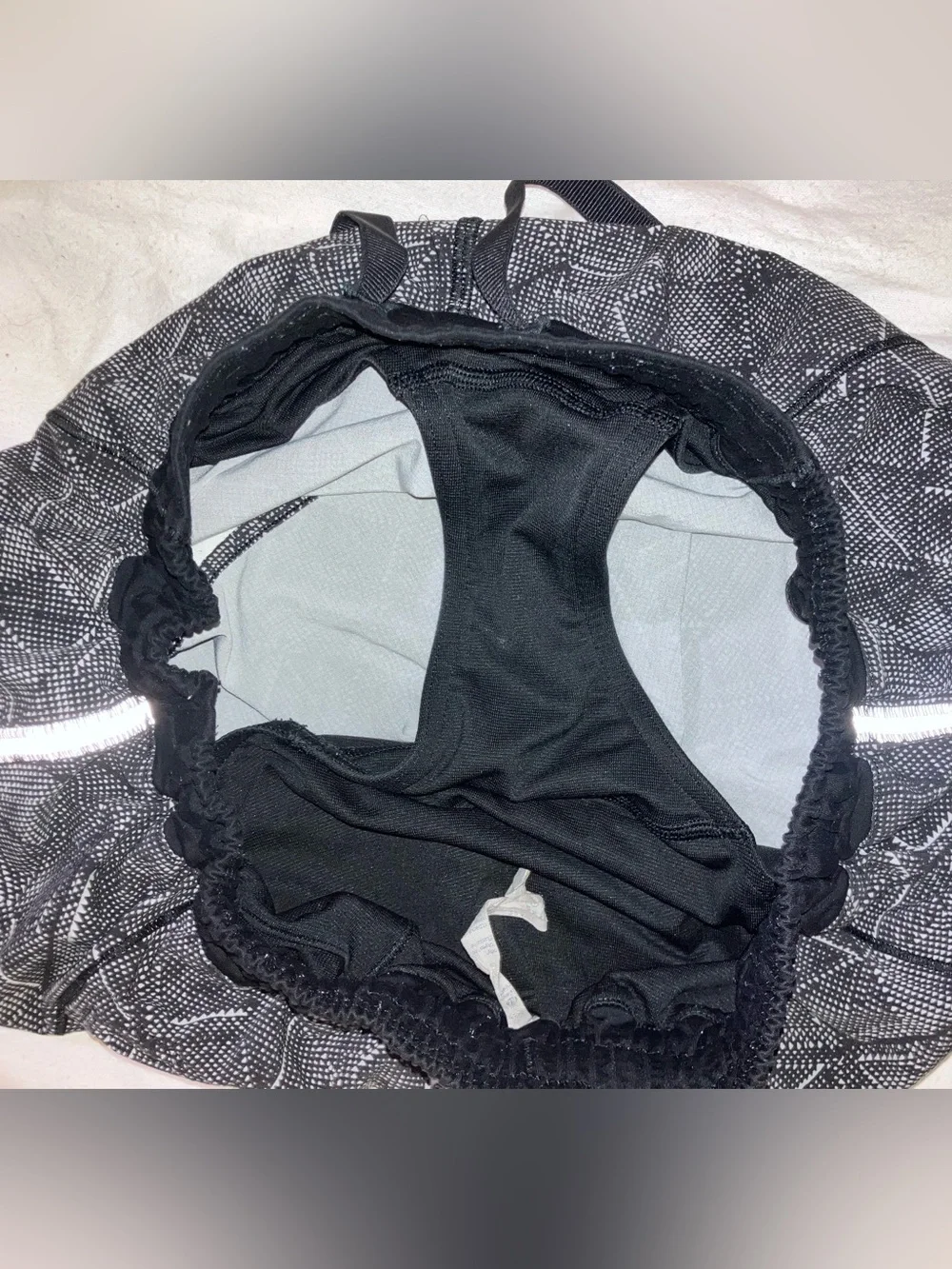 Lululemon hotty hot shorts size 6 2.5” inseam running track beach summer